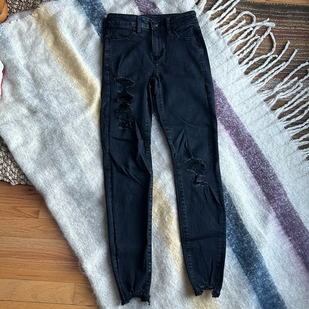 2/$20 AEO slight black distressed jean jegging size 0 (7a)